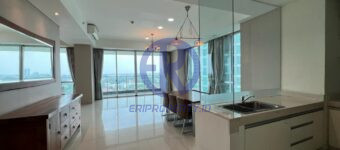 Sewa Kemang Village 3 BR Tiffany Living Room