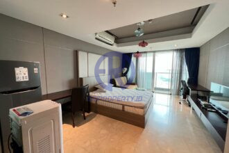 Sewa Kemang Village Studio Intercon Kamar Tidur ada balkon