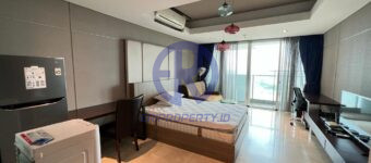 Sewa Kemang Village Studio Intercon Kamar Tidur ada balkon